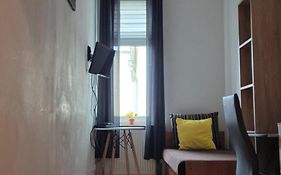 Hostel Tulip - Pokoj Nr 8 Ze Wspolna Lazienka I Kuchnia
